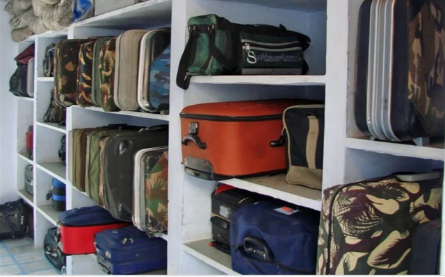 luggage storage in Naples